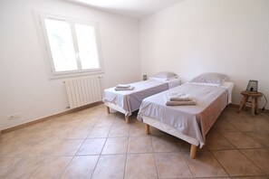 3 bedrooms, iron/ironing board, travel cot, free WiFi