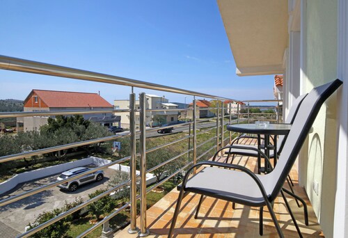 2-bedroom luxury villa surrounded by mountain views just minutes from the beach!