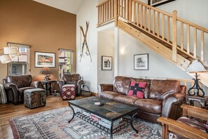 TV, fireplace - 15 Discovery Lane | 4BR Mountain View Retreat (Fraser)