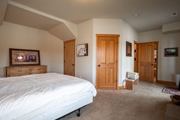 4 bedrooms, Internet, bed sheets