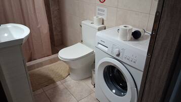 Asciugacapelli, asciugamani, sapone, shampoo