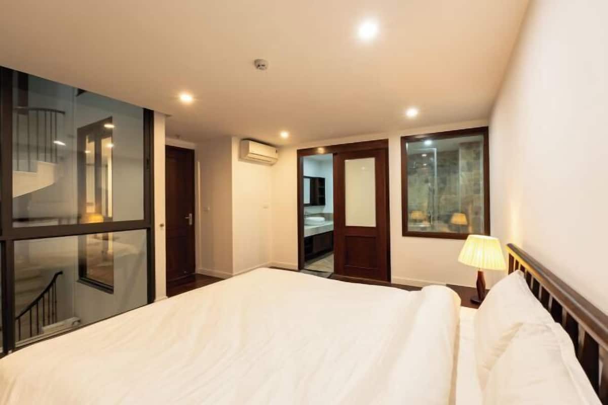 Blendingsgardiner, lydisolert, strykejern/-brett og wi-fi (inkludert)