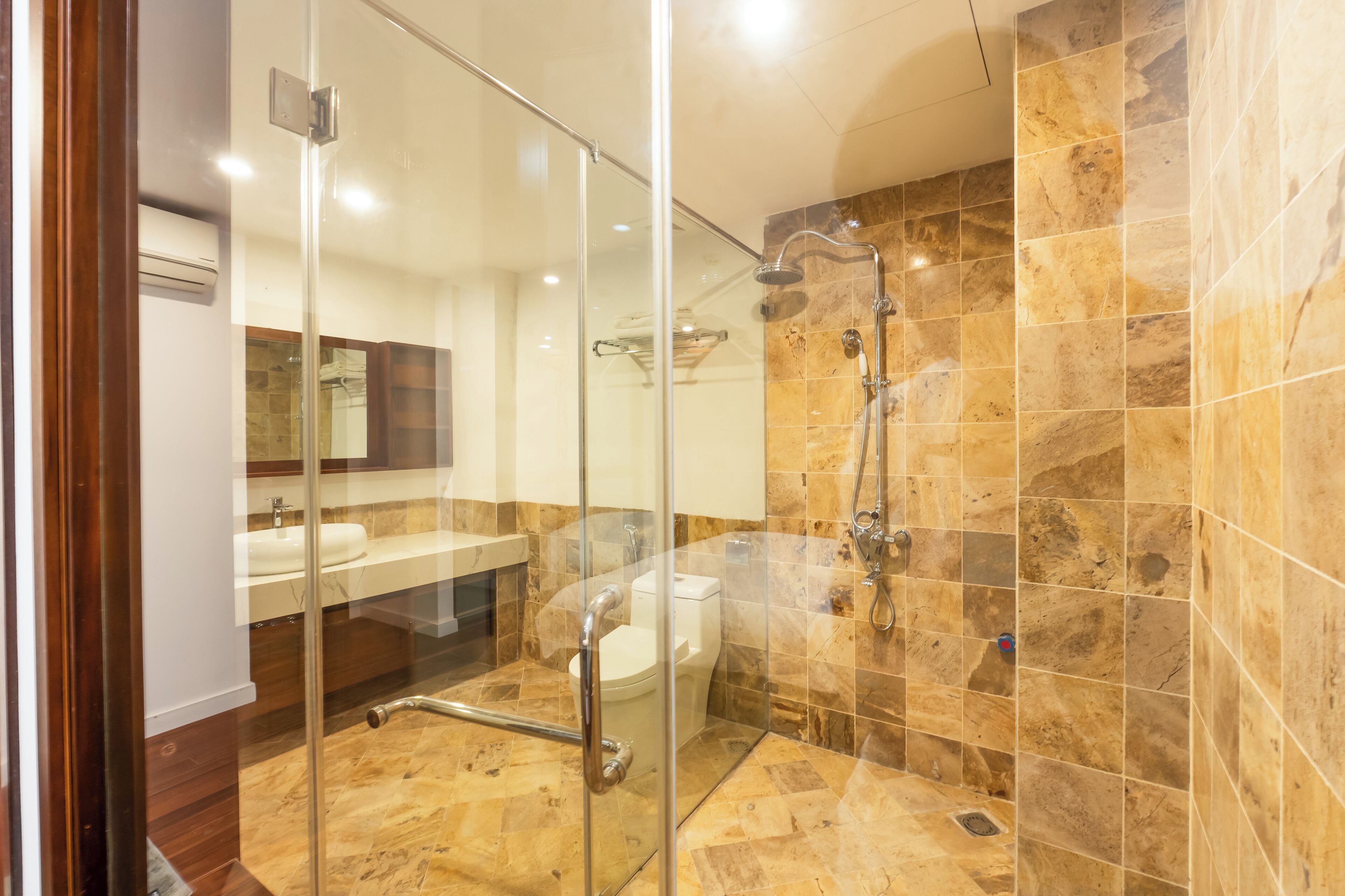 Luxury Apartment, 3 Bedrooms, Balcony, Lake View | Bathroom | Shower, rainfall showerhead, hair dryer, slippers