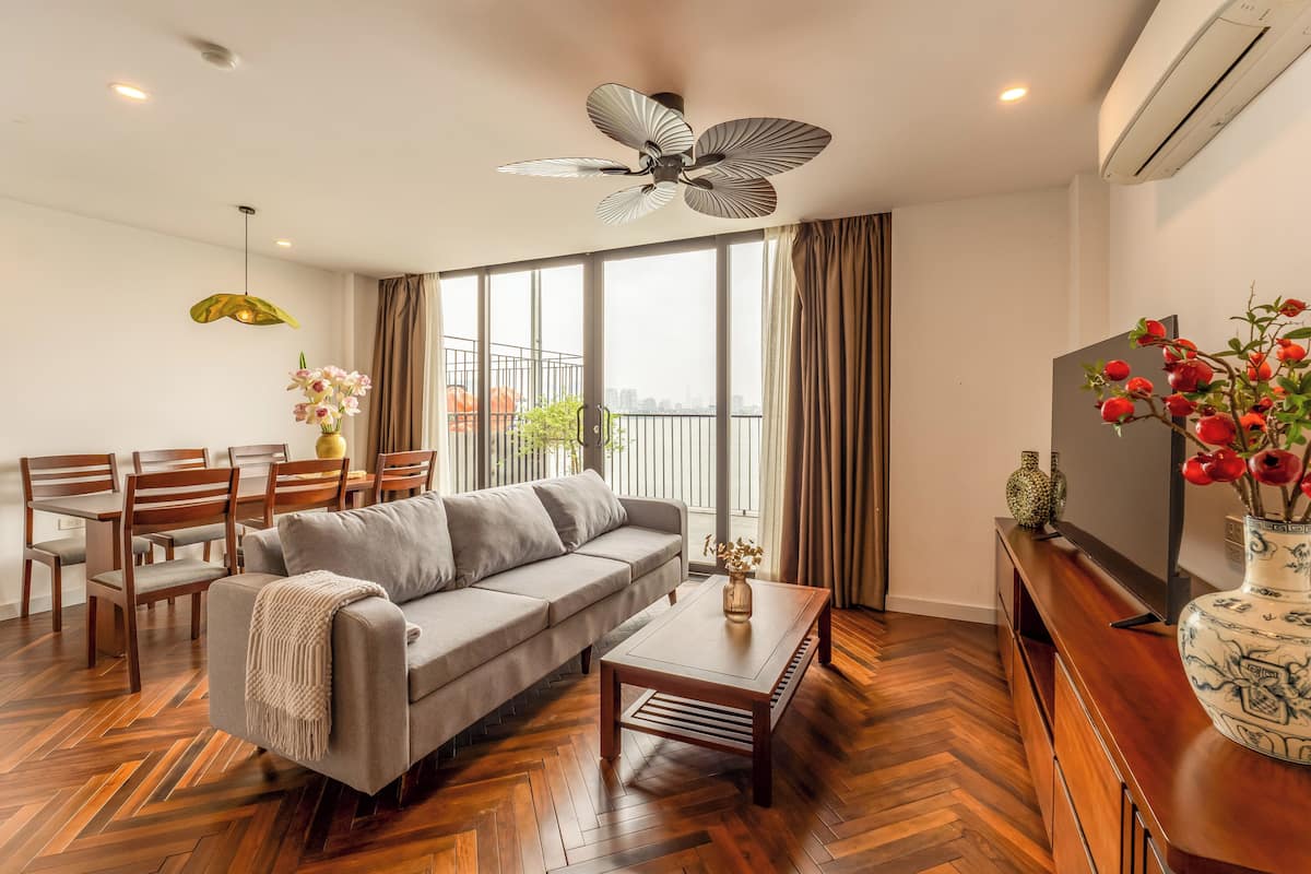 Deluxe Apartment, 2 Bedrooms, Balcony, Lake View | Ruang tamu