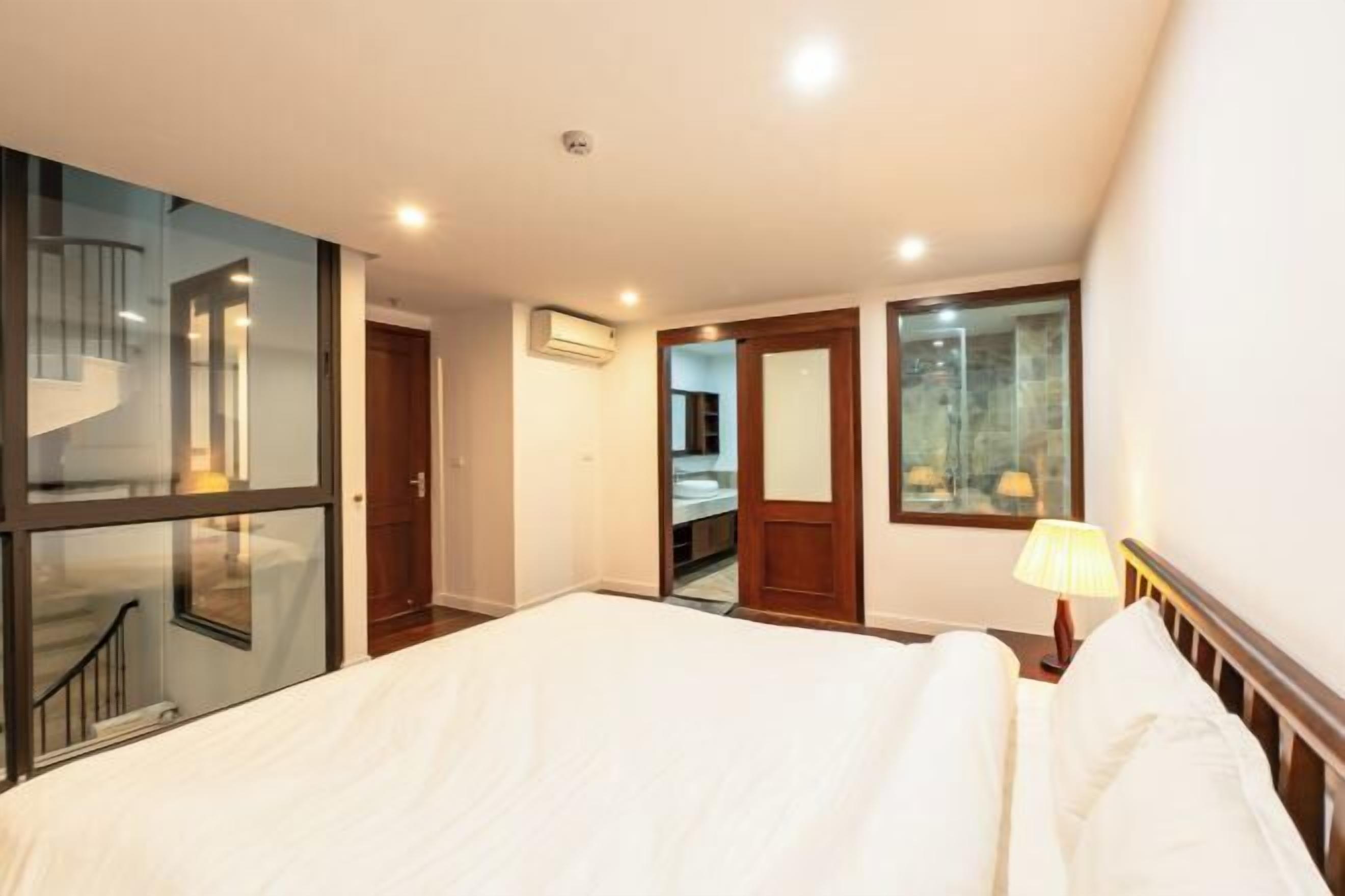 Verdunkelungsvorhänge, schallisolierte Zimmer, Bügeleisen/Bügelbrett