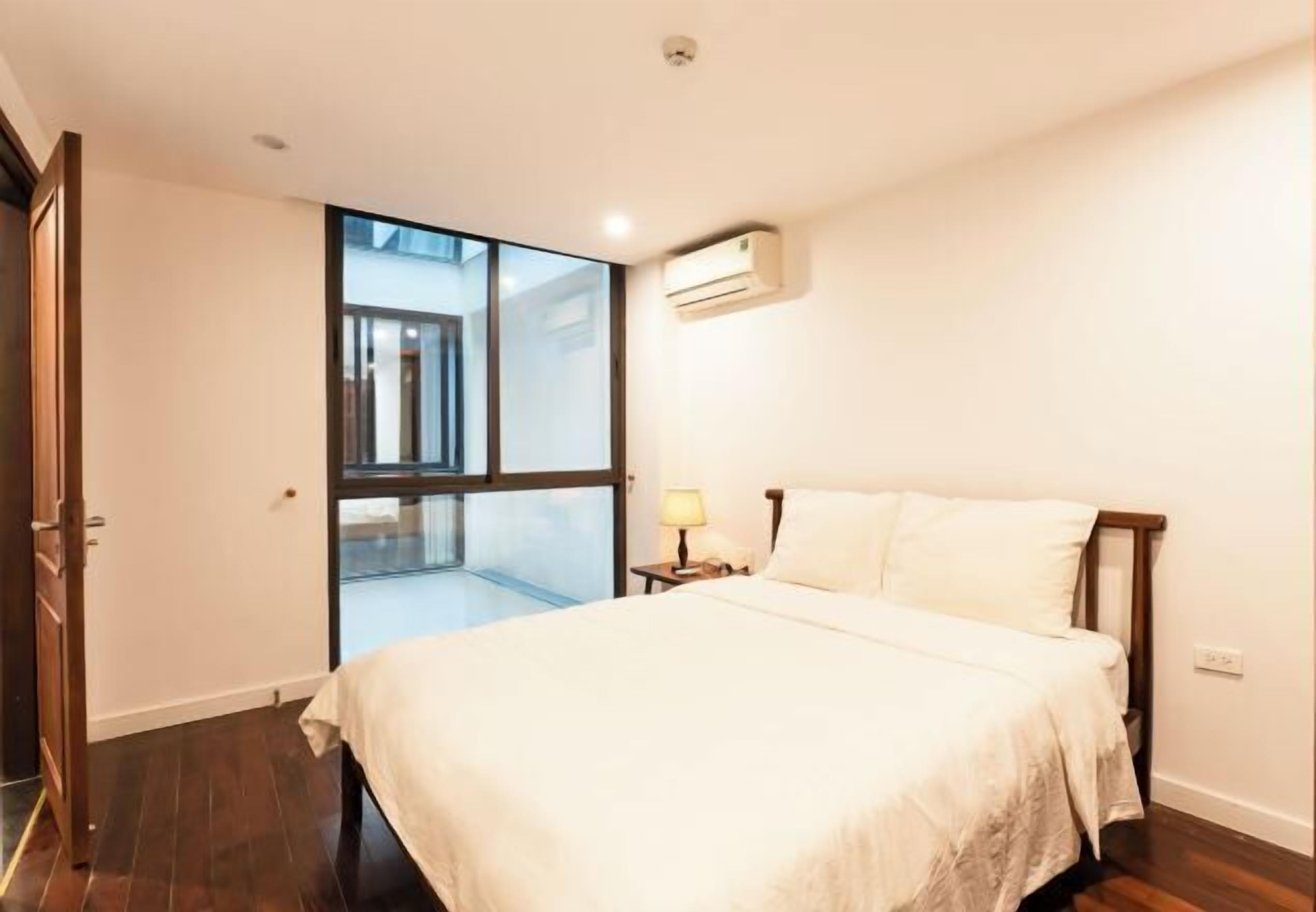 Verdunkelungsvorhänge, schallisolierte Zimmer, Bügeleisen/Bügelbrett