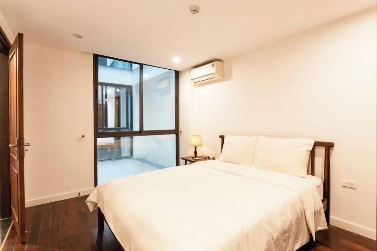 Blackout curtains, soundproofing, iron/ironing board, free WiFi