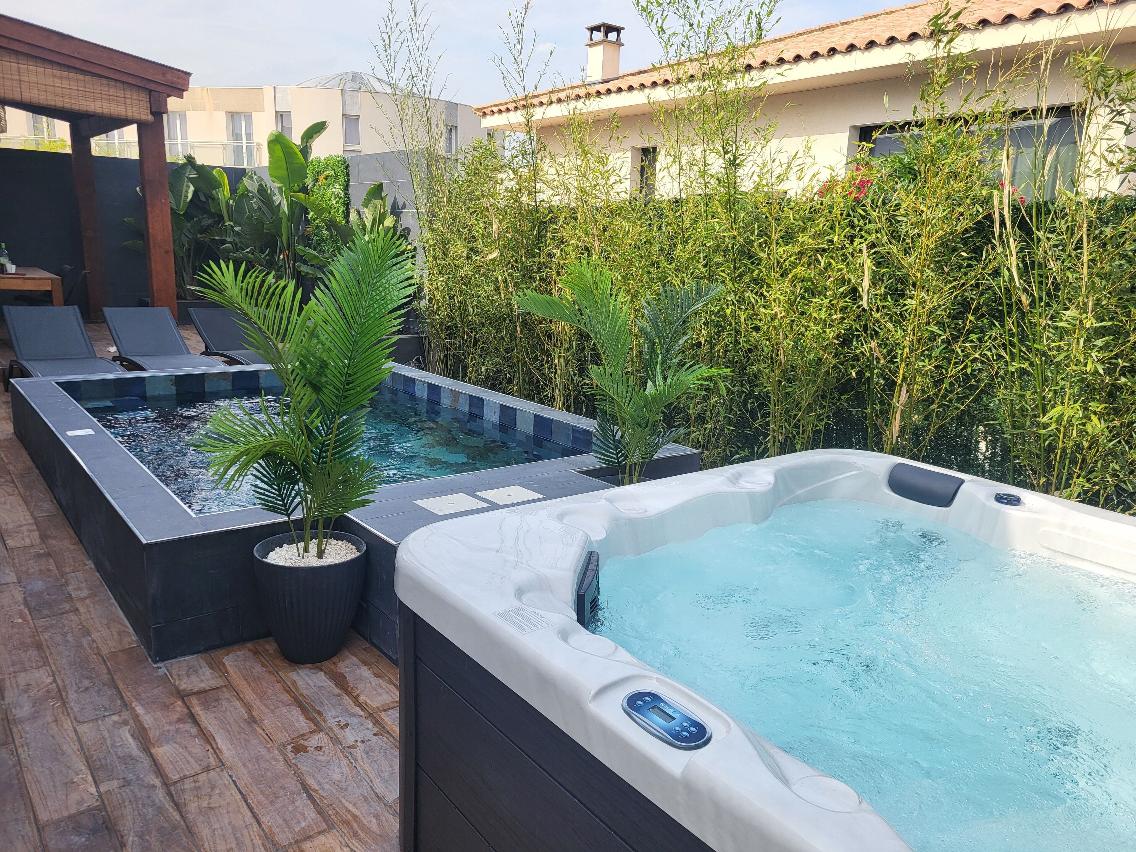 Bain à remous extérieur