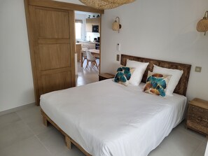 3 habitaciones, tabla de planchar con plancha, wifi y ropa de cama