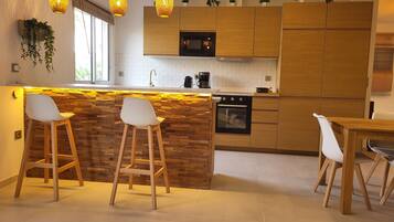 Micro-ondes, four, plaque de cuisson, lave-vaisselle