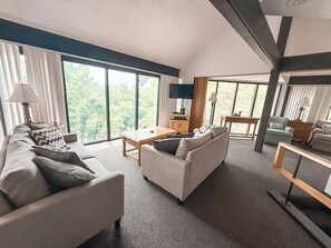 Smart TV, offices - Treetop House in Forest 3BD/3BA/Deck/Pools/Grill/Dock/Four Seasons Amenities-Sleeps 8PP (Village of Four Seasons)