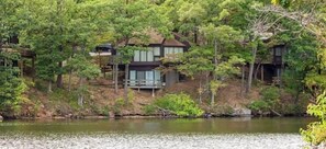 Exterior - Treetop House in Forest 3BD/3BA/Deck/Pools/Grill/Dock/Four Seasons Amenities-Sleeps 8PP (Village of Four Seasons)