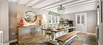 Honeypot cottage - with parking