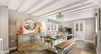 Honeypot cottage - with parking