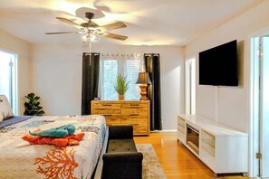 4 bedrooms, desk, iron/ironing board, travel crib