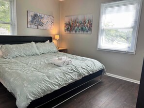 3 bedrooms, iron/ironing board, WiFi, bed sheets