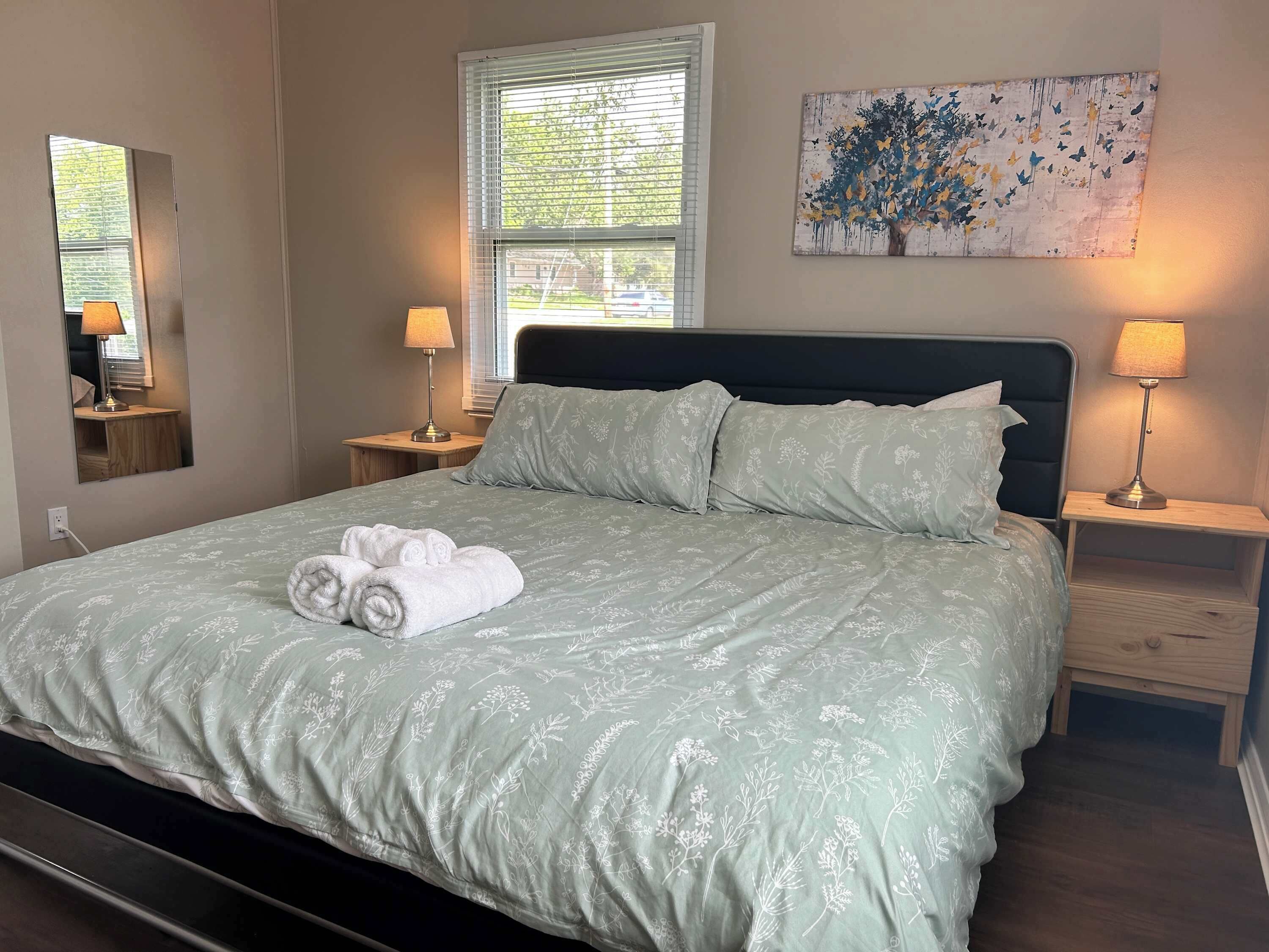 3 slaapkamers, een strijkplank/strijkijzer, wifi, beddengoed