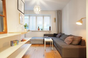 Living area - Charming 1-bedroom apartment in marvelous So-fo in Södermalm/Stockholm 24 sqm (Stockholms län)