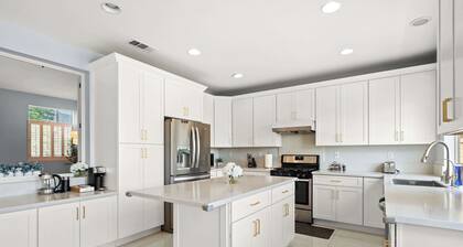 Bright Designer Home w Pool, Near Everything