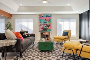 Televisión, chimenea y videojuegos 