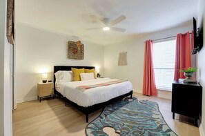 3 habitaciones, tabla de planchar con plancha y cuna de viaje 