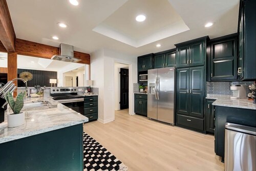 Ultimate Game Night Getaway |Hot Tub, Arcade & Fun