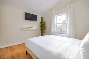 3 bedrooms, iron/ironing board, travel cot, free WiFi