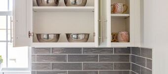 Spacious 3BR Home / Backyard / Full Kitchen / Perfect for Families & Groups