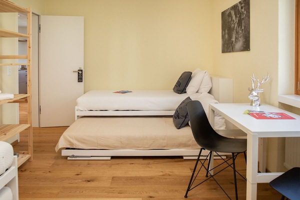 Balcon, Chaîne De Montagnes, Chaise, Tache De Bois, Dur, Rideau, Linge, Crête, Table Cuisine Et Salle A Manger, Mobilier De Jardin
