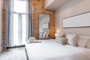 2 chambres, bureau, fer et planche à repasser, accès au Wi-Fi (inclus)