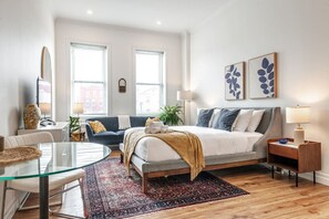 1 bedroom, desk, iron/ironing board, free WiFi - Juno Lofts: The Botanists Studio (Stratford)