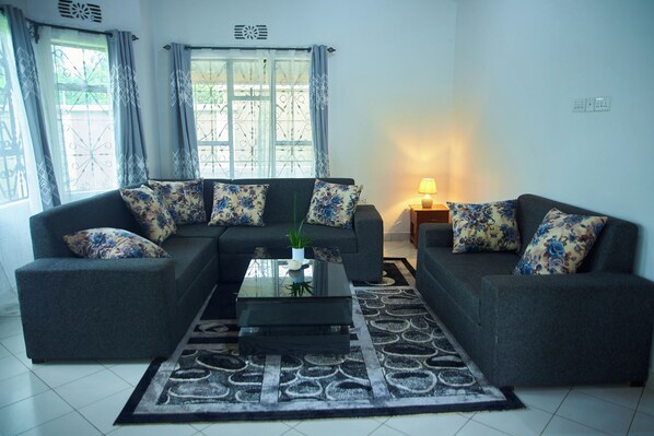 Living area - A Little Paradise in Arusha – Serenity with Stunning Mountain Views (Arusha)