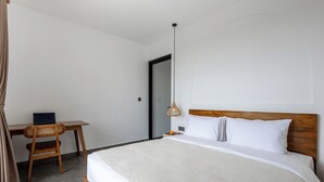 1 多间卧室、客房内保险箱、熨斗/熨衣板、床单