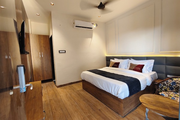 Deluxe Room | Desk, WiFi (free)
