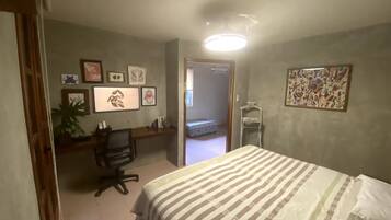 1 bedroom, desk, free WiFi, bed sheets
