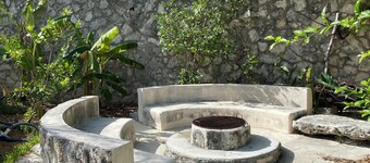 Tropical Garden Stay Just Minutes from Airport