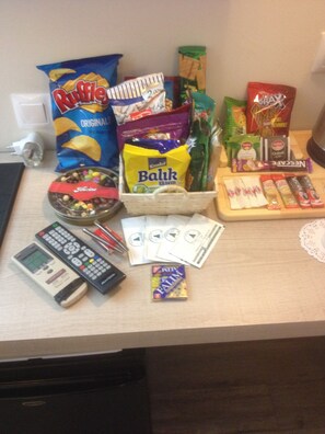 Escritorio y cortinas blackout