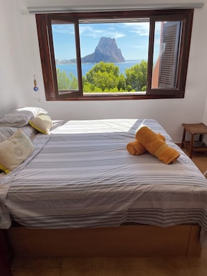 2 chambres, fer et planche à repasser, accès au Wi-Fi (inclus)