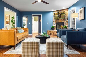 Smart TV, fireplace