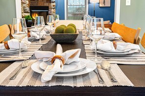 Dining - Bocce Ball Ct, Hot Tub, Game Room, EV Charger, Mins to Buffalo Trace Distillery! (Frankfort)