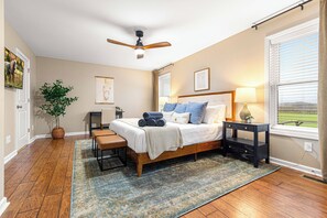 5 bedrooms, desk, iron/ironing board, free WiFi - Bocce Ball Ct, Hot Tub, Game Room, EV Charger, Mins to Buffalo Trace Distillery! (Frankfort)