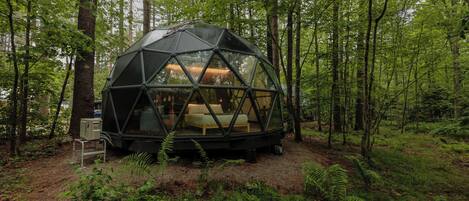 Tina de hidromasaje al aire libre