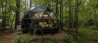 Large, luxurious geodesic dome - 08
