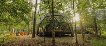 Large, luxurious geodesic dome - 06