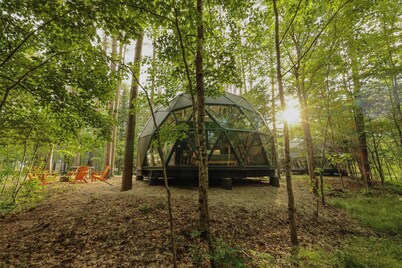 Large, luxurious geodesic dome - 06