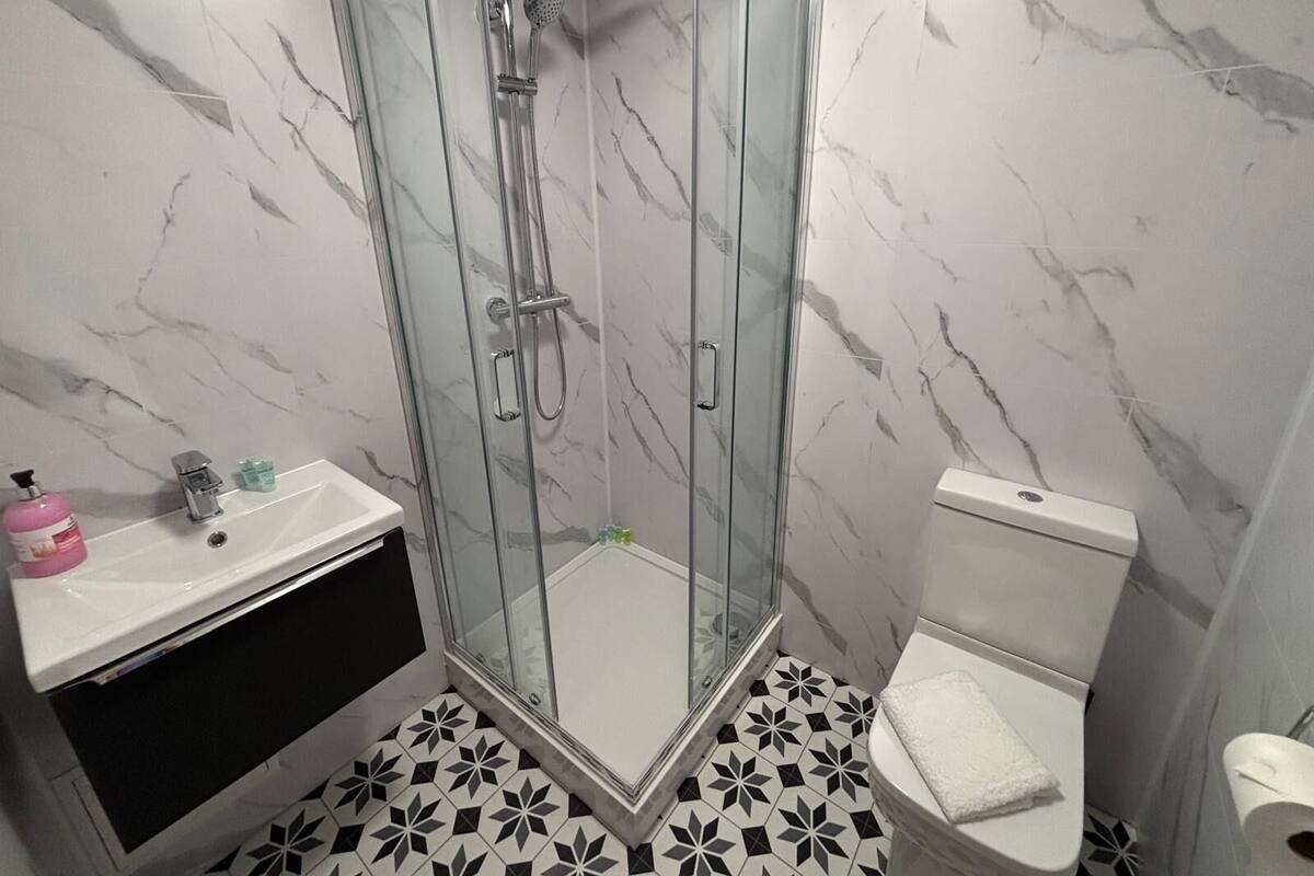 Comfort Double Room, Garden View | Bathroom | Shower, free toiletries, towels, soap