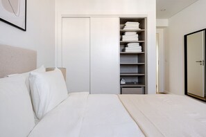 2 bedrooms, iron/ironing board, WiFi, bed sheets