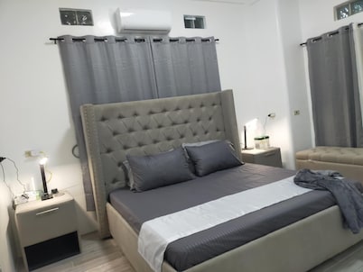 Charming apartment with AC and WiFi in superb Anahawan