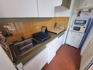 Fridge, microwave, stovetop, toaster