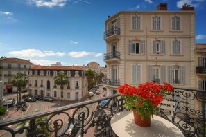 Property grounds - Beletage  5 BDR 4 Bath Cannes Center Garage AC (Cannes)